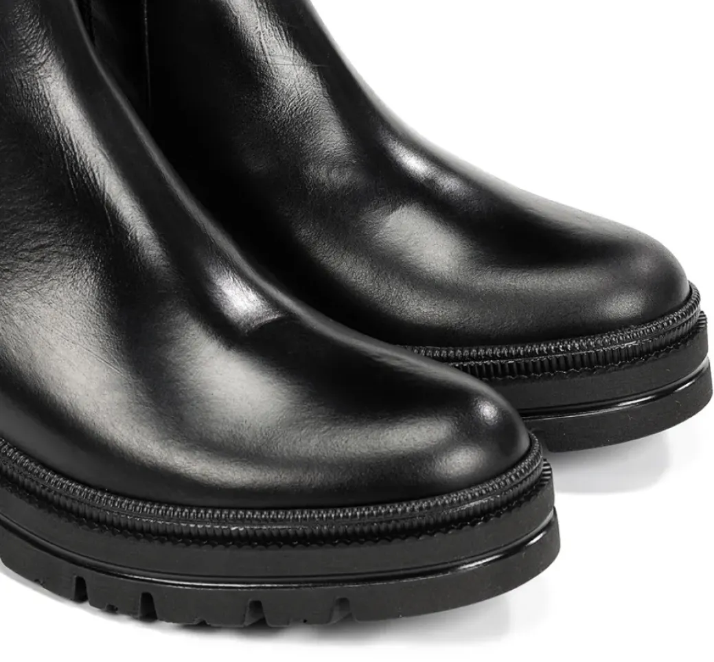 Discount Fluchos COSMO D9391 Black Ankle Boot