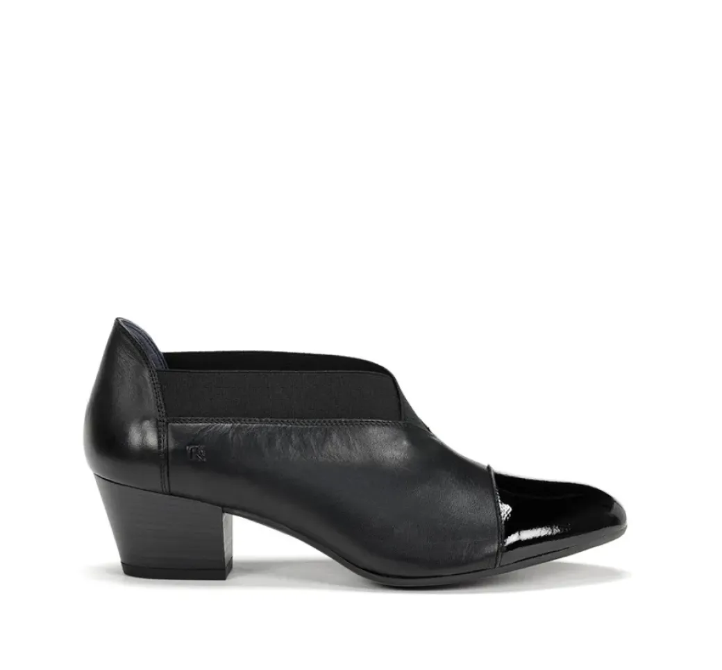 Hot Fluchos DORA D8880 Black Shoe