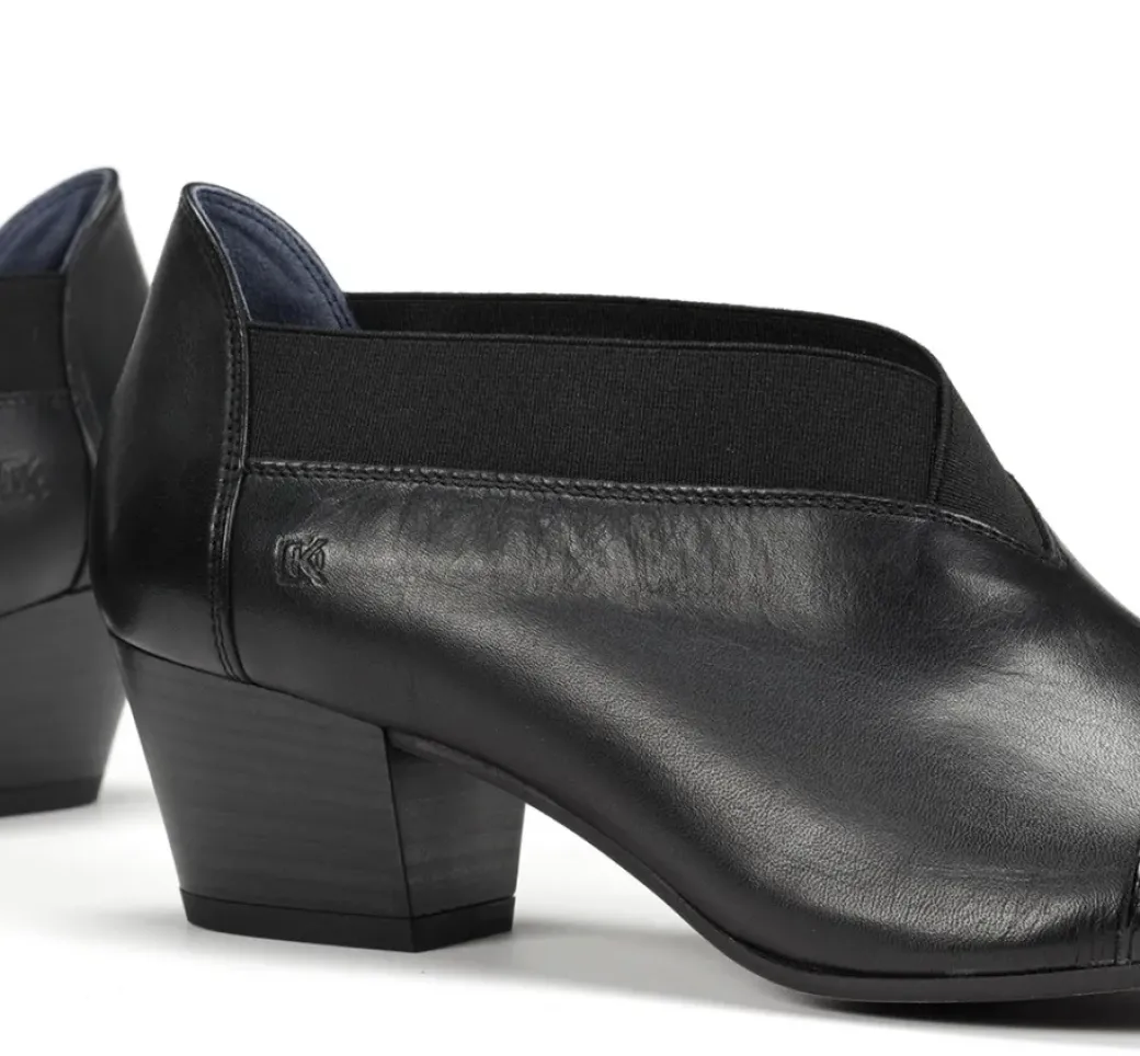 Hot Fluchos DORA D8880 Black Shoe