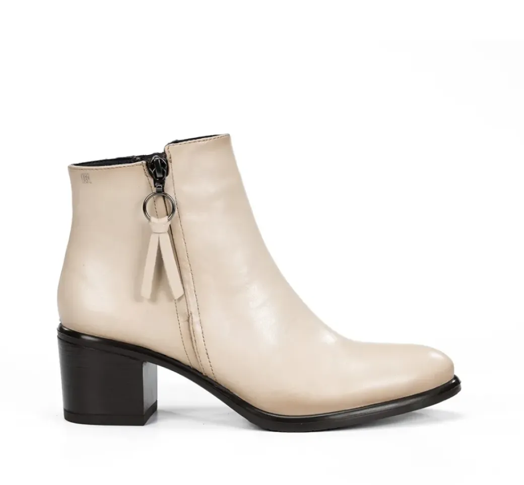 Clearance Fluchos LEXI D8606 White Ankle Boot
