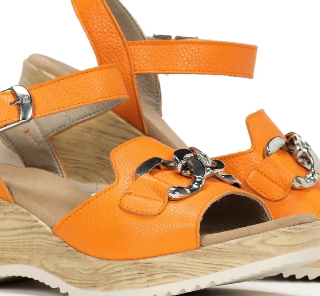 Best Fluchos UBARI D9034 Orange Sandal